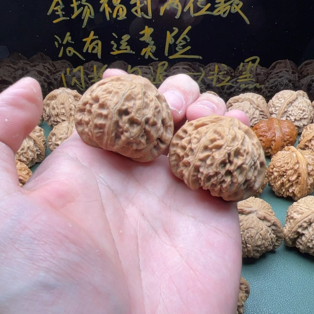 核桃把件40全品肉球宫灯