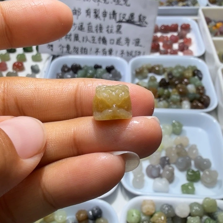 和田玉未镶嵌珠宝奇石