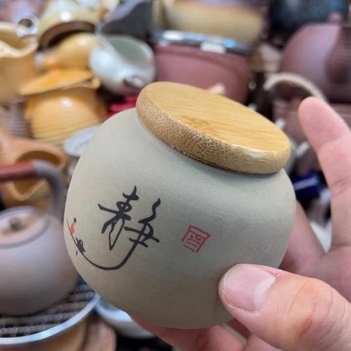 陶摆件他也不会和我们联系呢