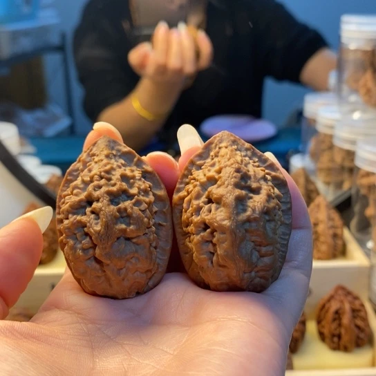 把件桃核麒麟绣花鞋