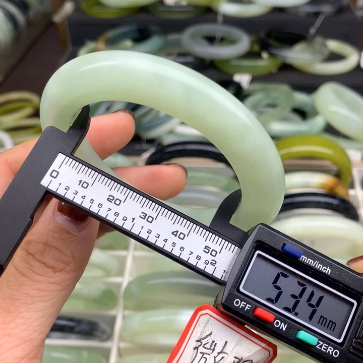 蛇纹石玉未镶嵌手镯751