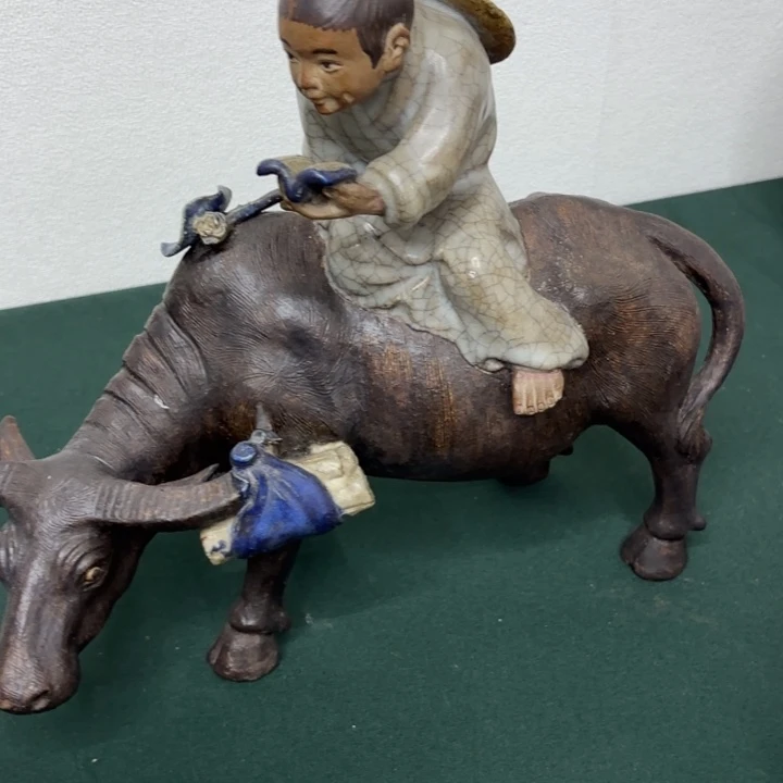 礼***甲摆件陶精美的陶瓷摆件，。