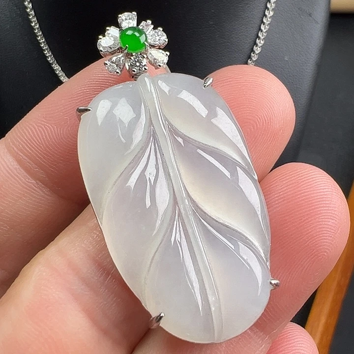 翡翠18K金镶嵌颈饰叶子33.4