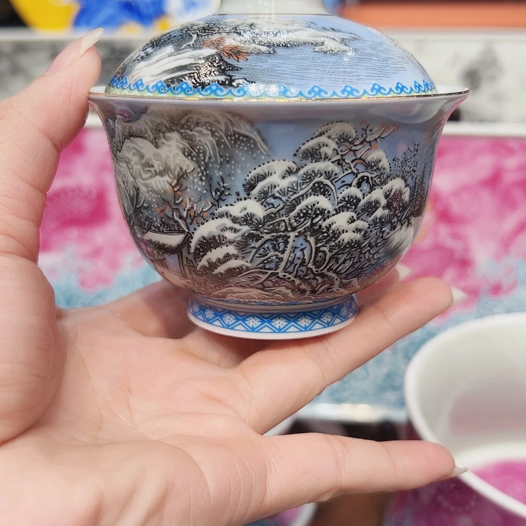 摆件J**、景德镇陶瓷艺术展在上海举办期间举行w w w