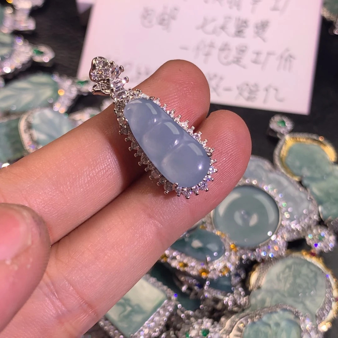 翡翠颈饰未镶嵌福豆