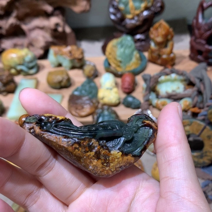 未镶嵌岫岩河磨玉（透闪石质玉）挂件
