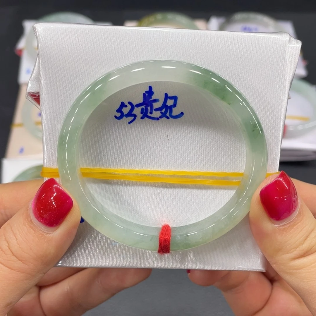 翡翠手镯未镶嵌翡翠天然翡翠手镯