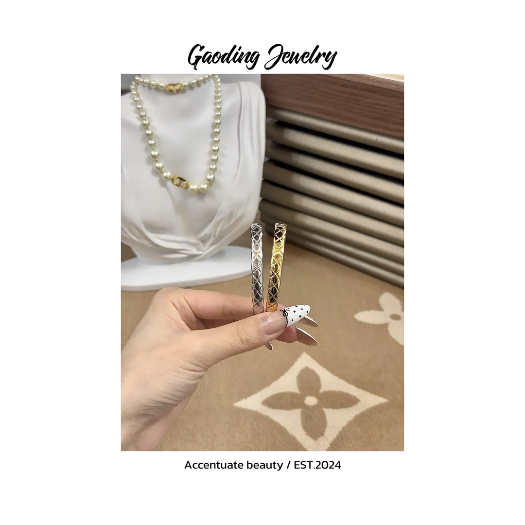 《纷繁》SZ74 宽版菱格时尚气质复古欧美个性镶嵌钻围巾高级