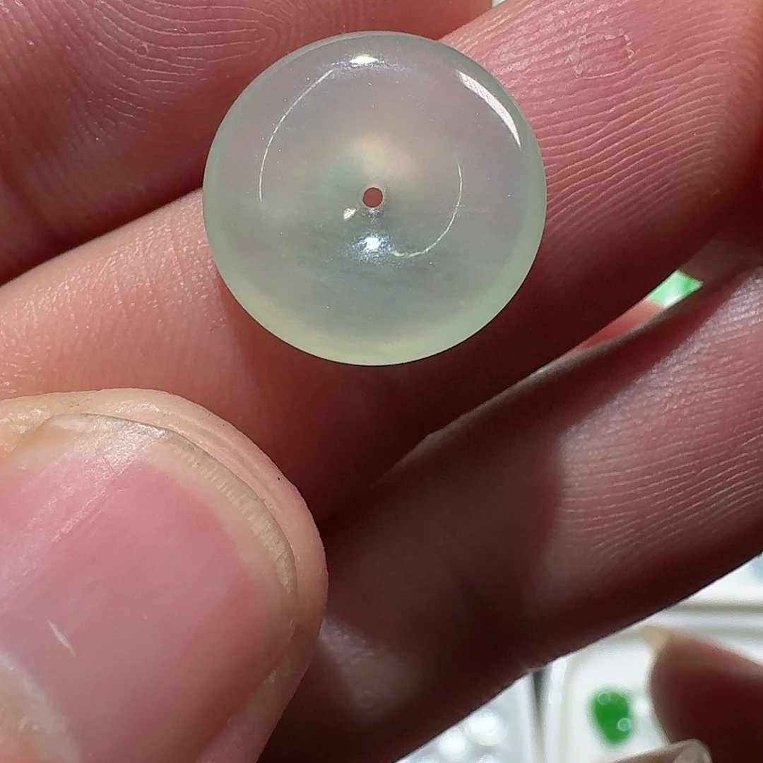 翡翠未镶嵌颈饰平安扣