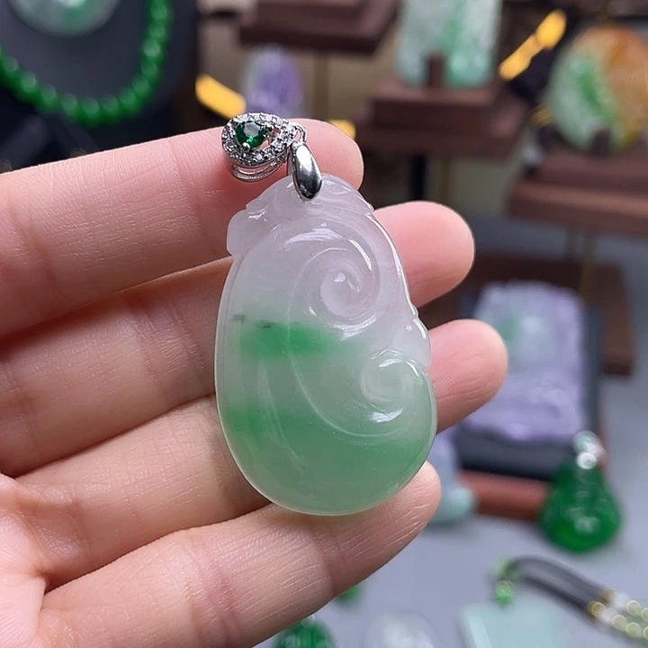 翡翠未镶嵌吊坠(赠链)