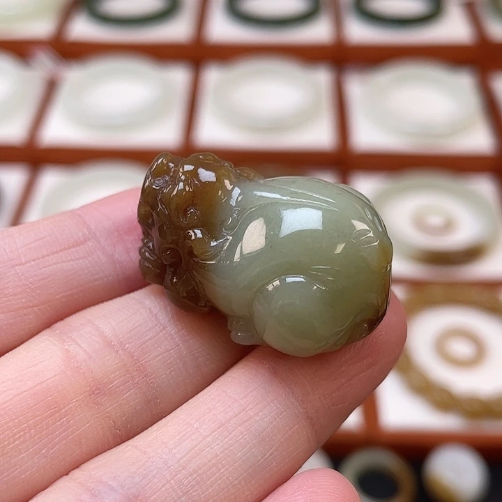 眉***丝和田玉未镶嵌颈饰