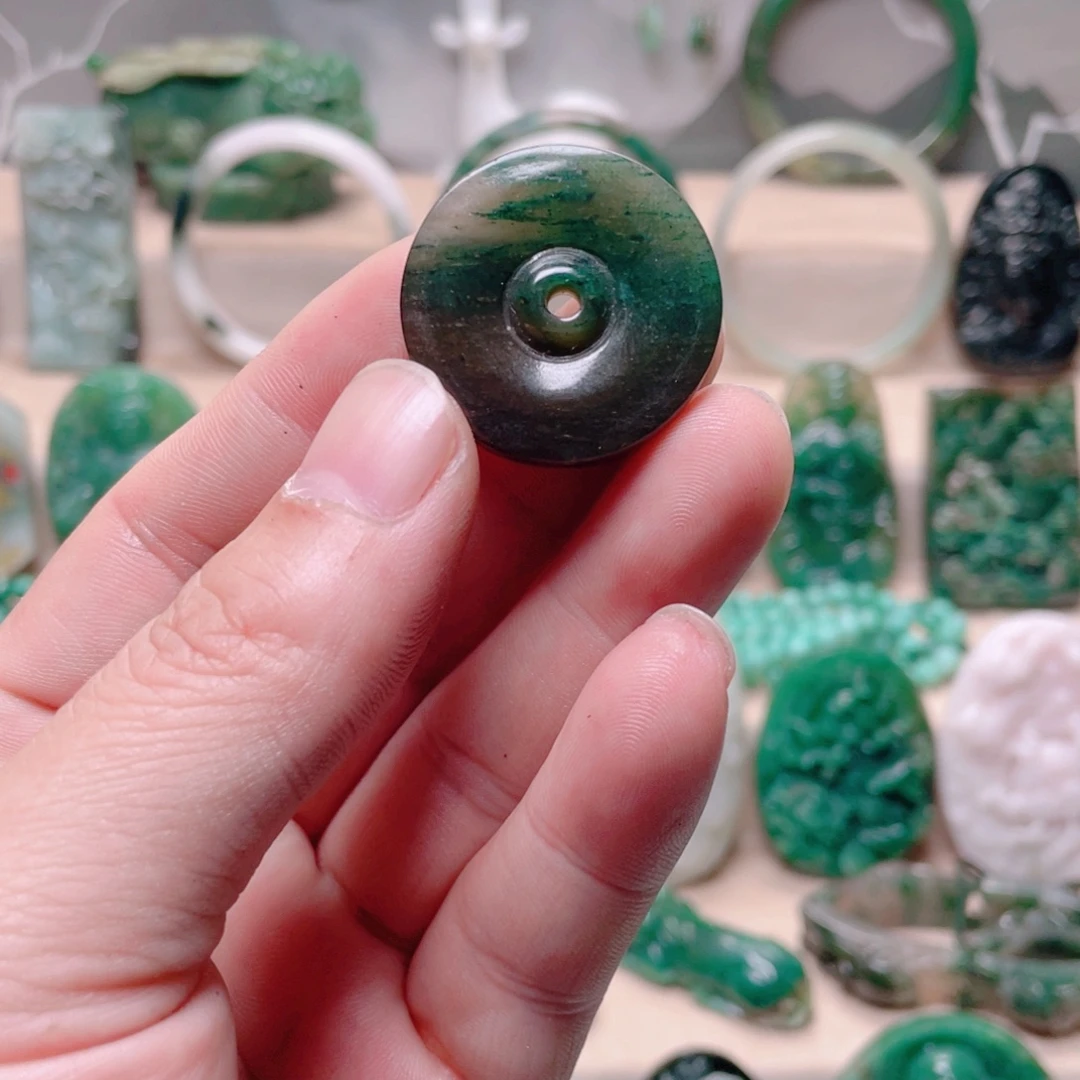 独山玉未镶嵌颈饰