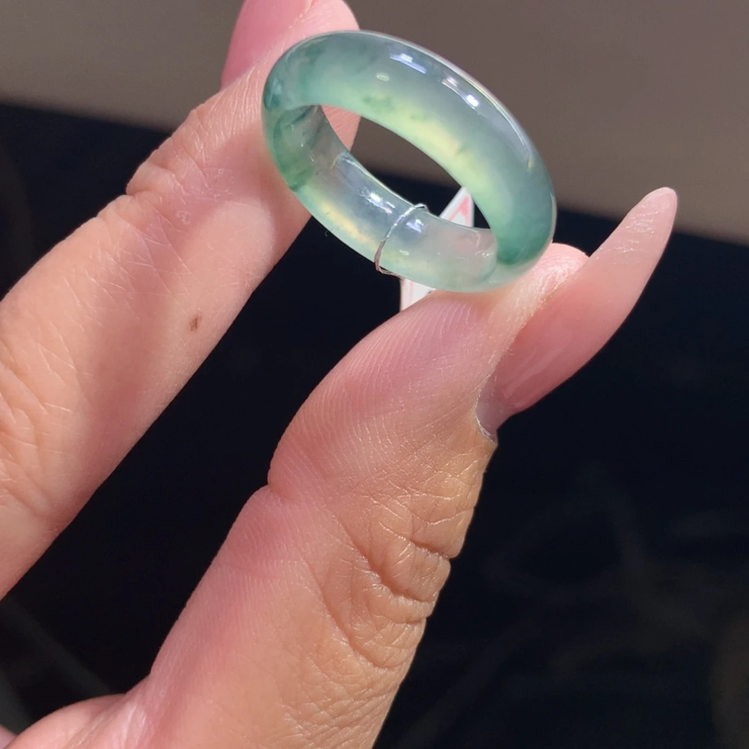 翡翠戒指未镶嵌翡翠