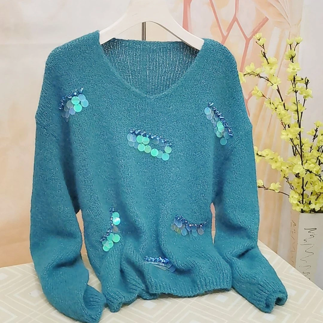 2025春秋冬随搭手工艺蓝色亮片针织毛衣，柔情似水。