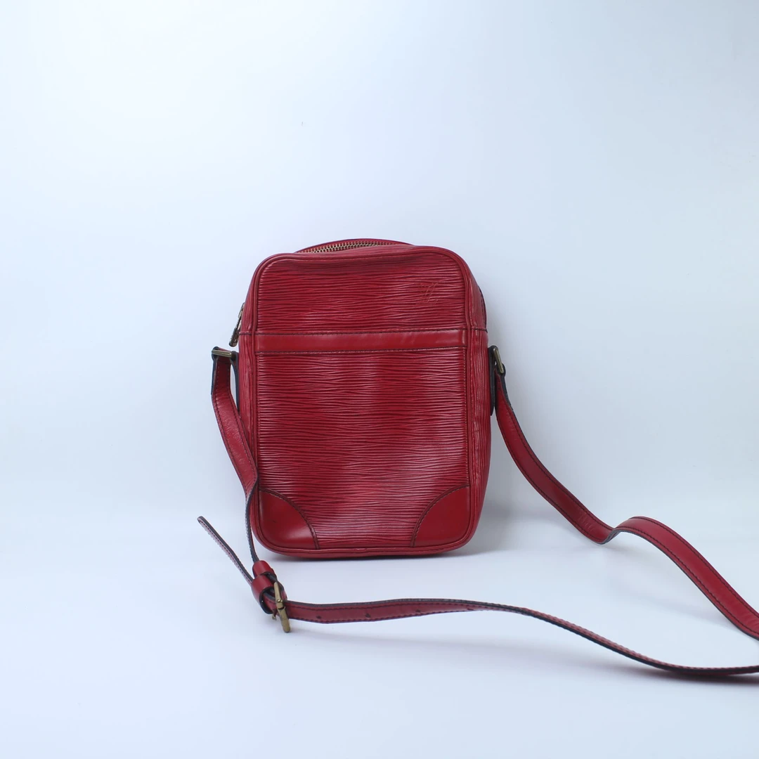 95新 LouisVuitton/路易威登 MI881红色水波纹竖版单层相机包