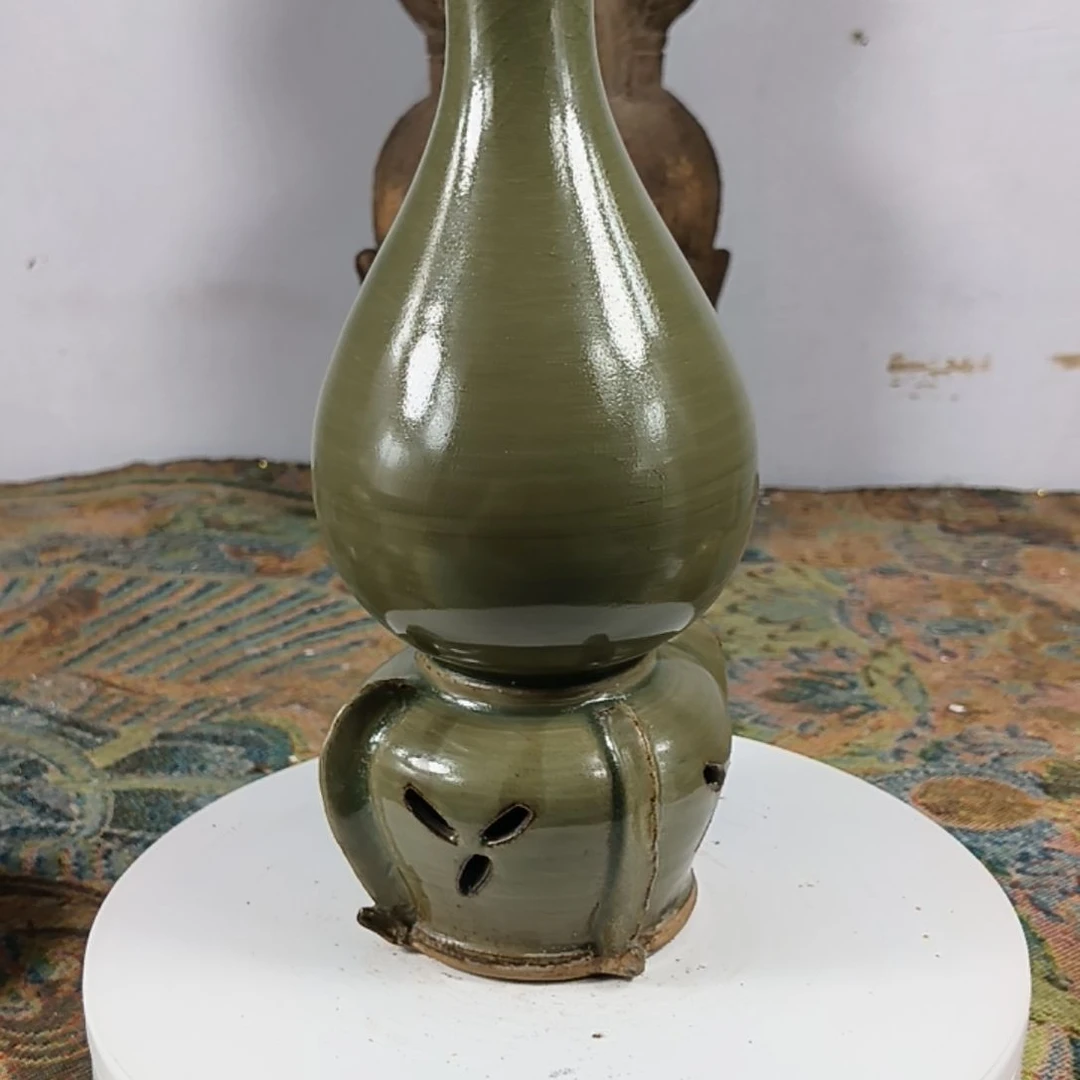 思*根本青瓷东沟瓶