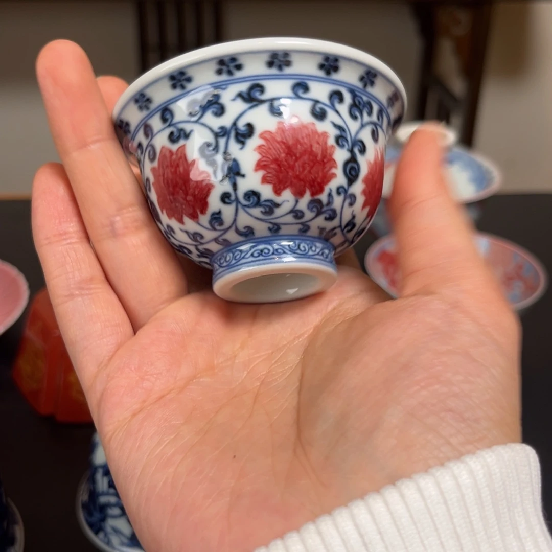 杰***瑞青花釉里红缠枝压手