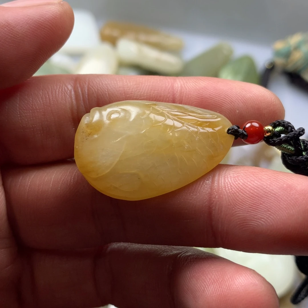 和田玉挂件未镶嵌?**乐