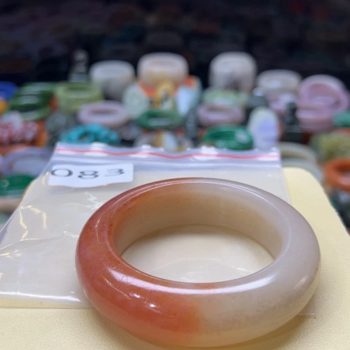 石英质玉手镯未镶嵌大*子83