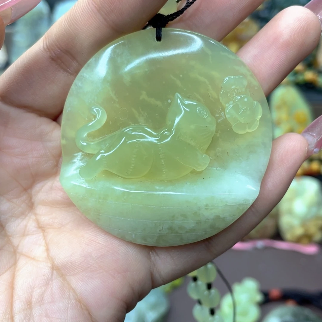 蛇纹石玉颈饰未镶嵌