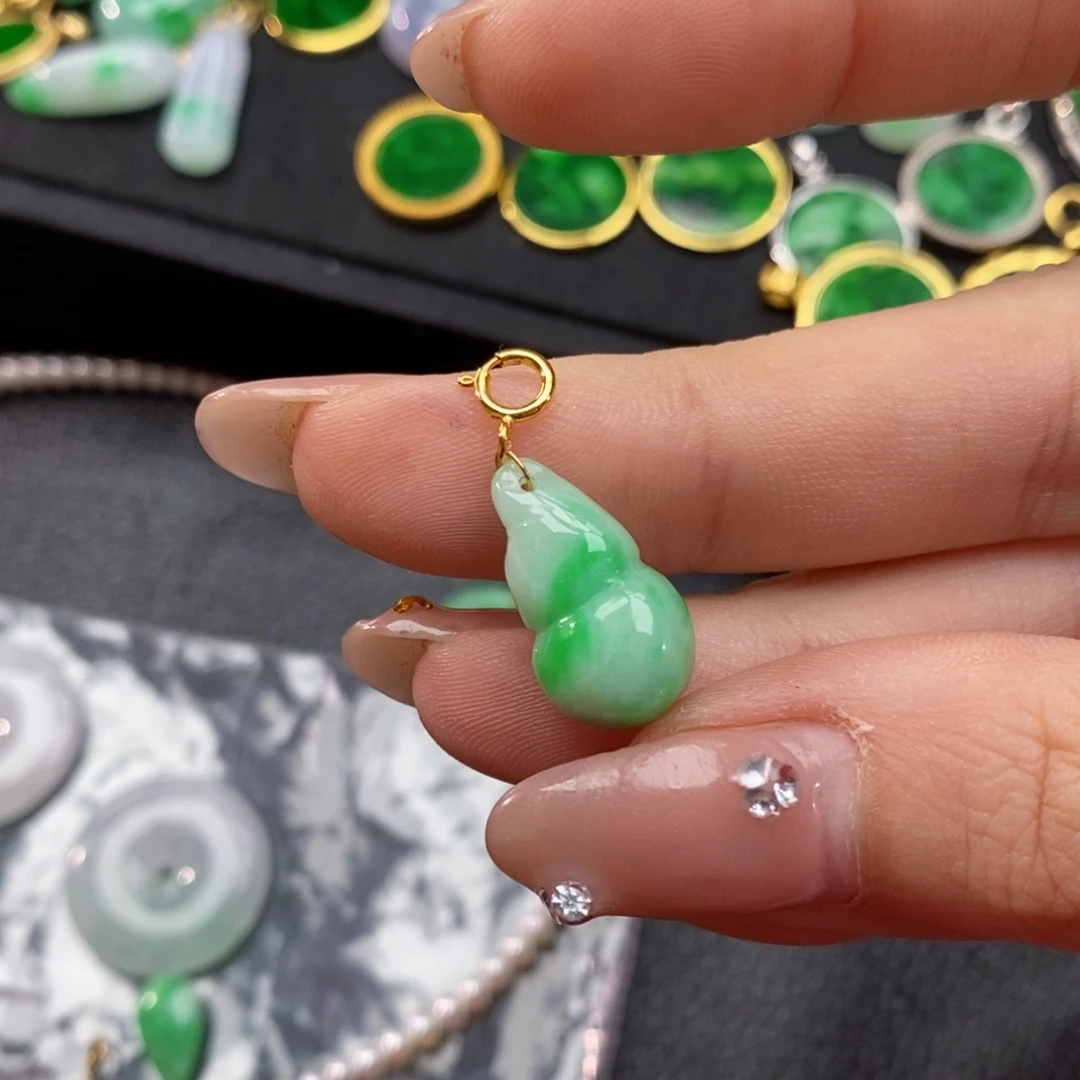 翡翠颈饰18K金镶嵌翡翠