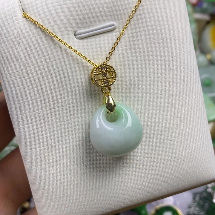 翡翠未镶嵌吊坠(赠链)