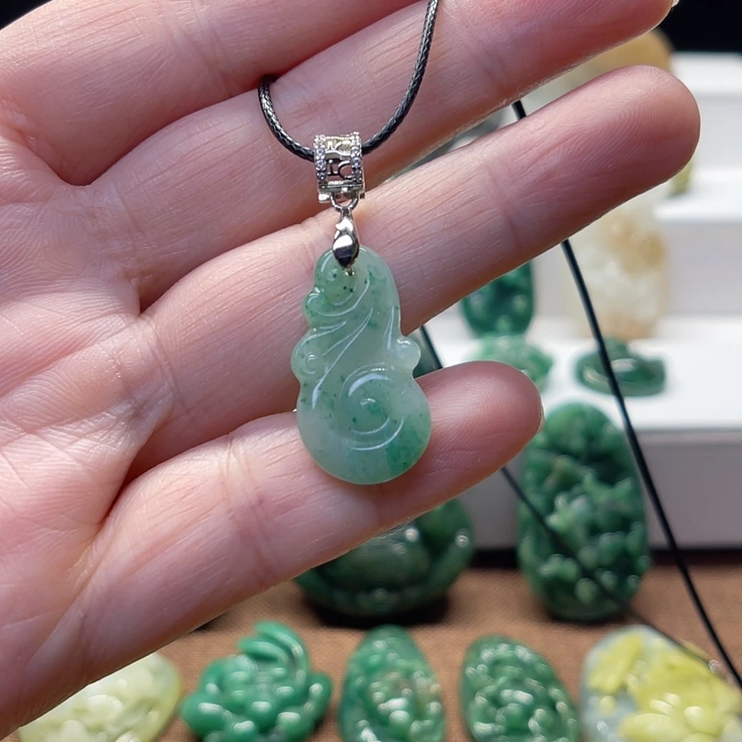 独山玉未镶嵌颈饰