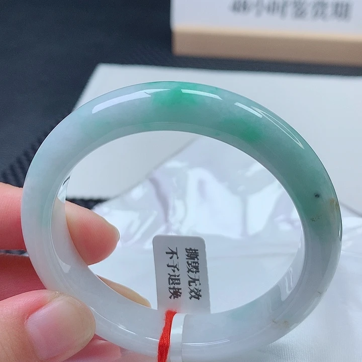 翡翠手镯未镶嵌58.5圈口飘绿宽边手镯