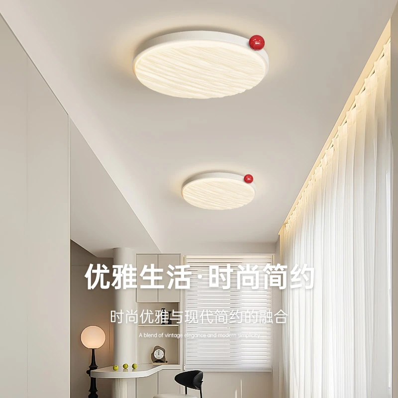 奶油色吸顶灯2025新款LED节能灯全光谱护眼灯过道高级感卧室灯
