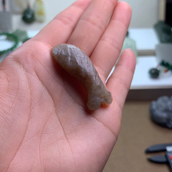 和田玉（糖玉）未镶嵌颈饰青*。