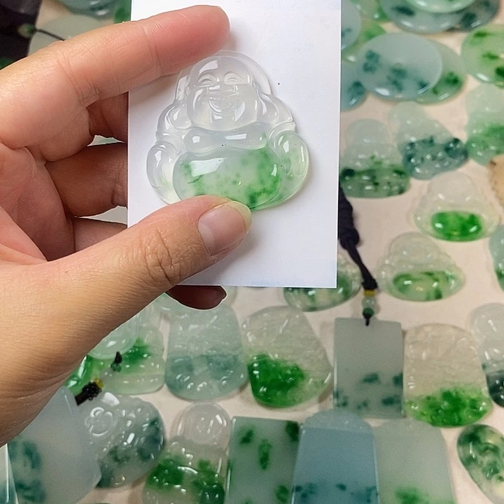 军***扬翡翠未镶嵌颈饰佛公