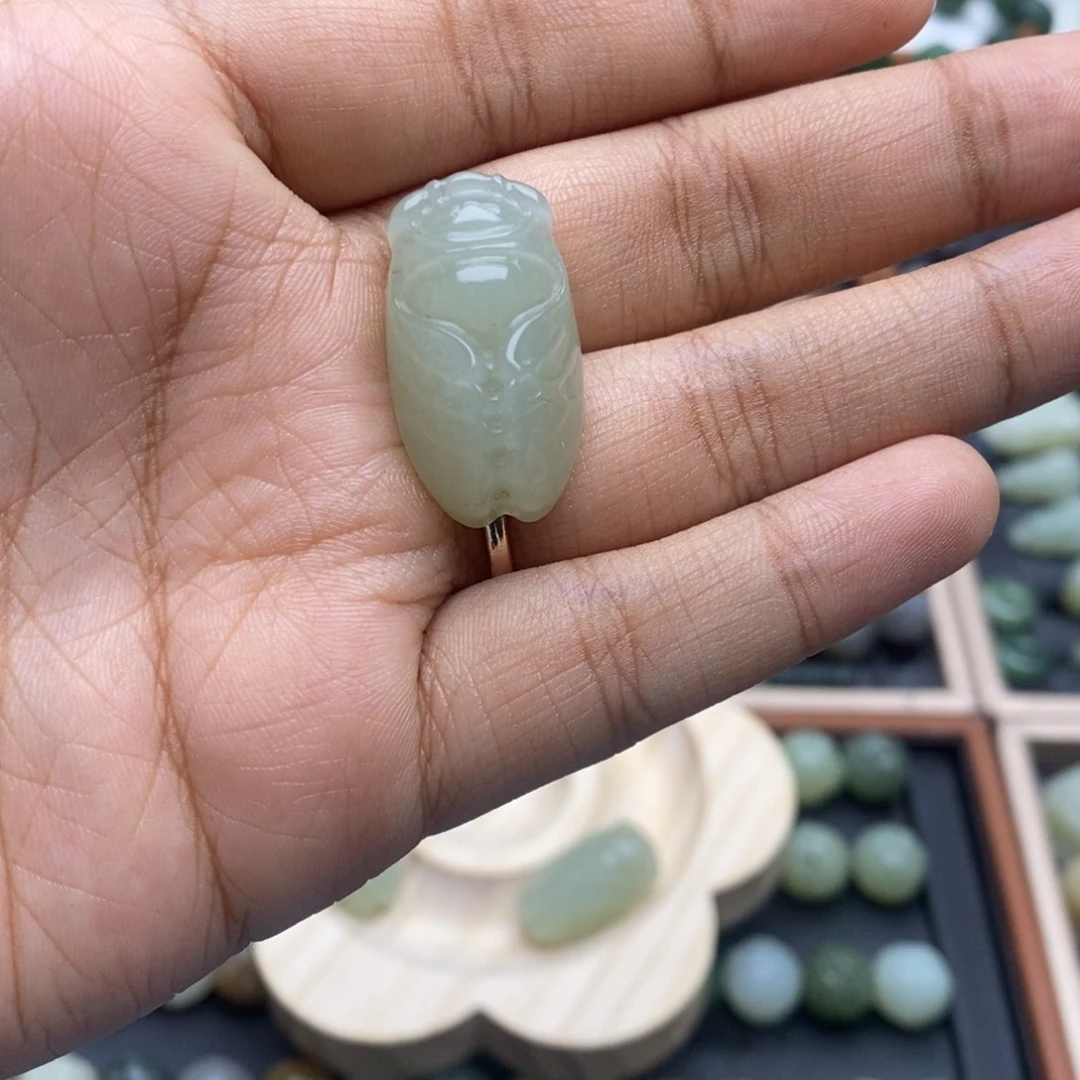 二***少和田玉（糖玉）未镶嵌颈饰