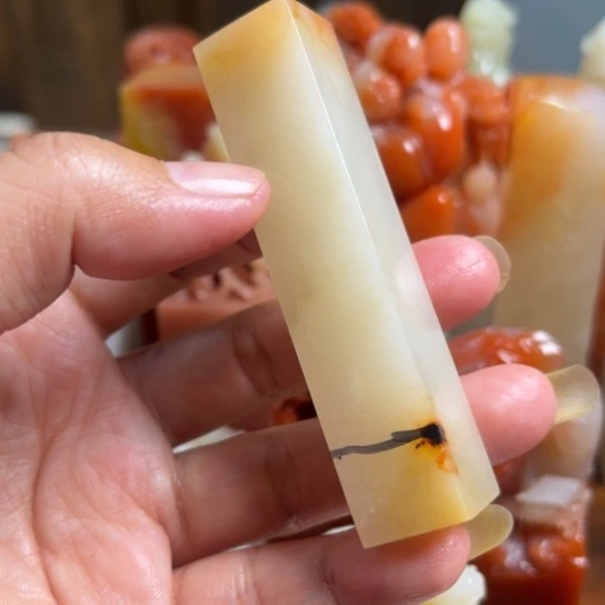 老挝石天****8老挝保利石印章