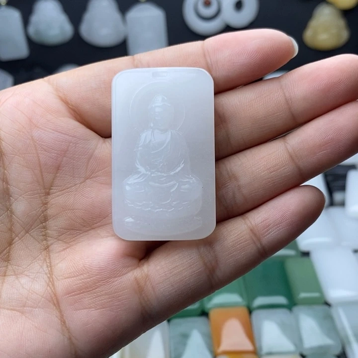 ****烟石英质玉未镶嵌颈饰