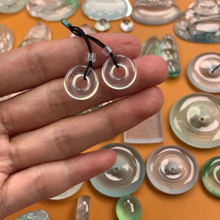 翡翠未镶嵌颈饰…..