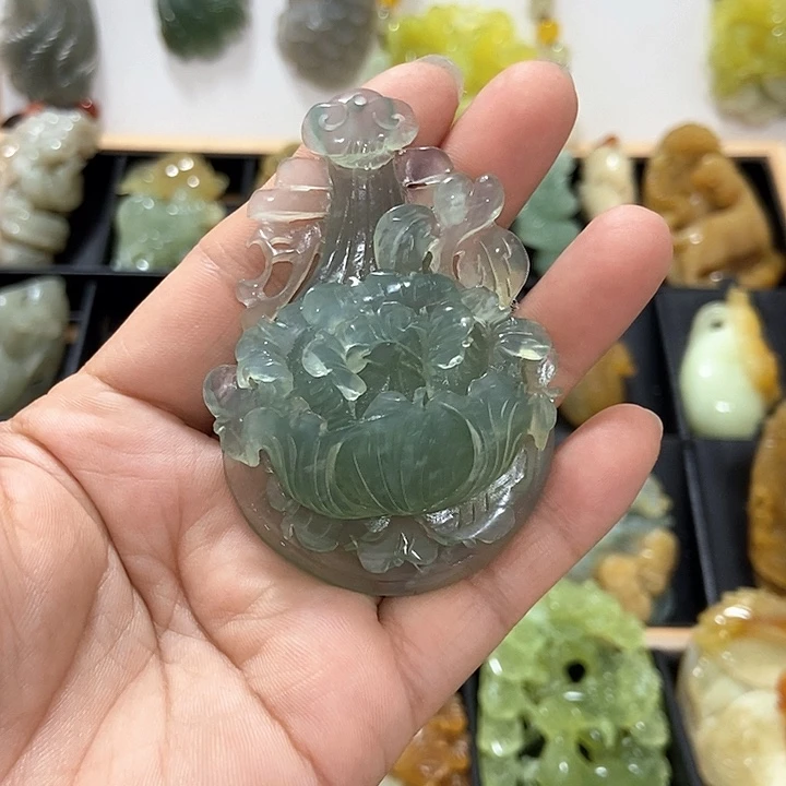 如***.蛇纹石玉未镶嵌挂件
