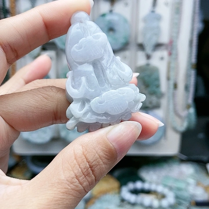 颈饰足铂镶嵌翡翠翡翠