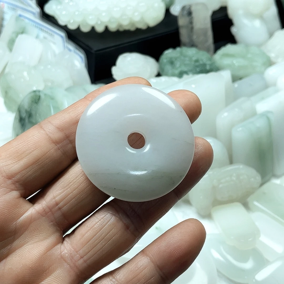 小***，石英质玉（天山翠）未镶嵌吊坠(不含链)