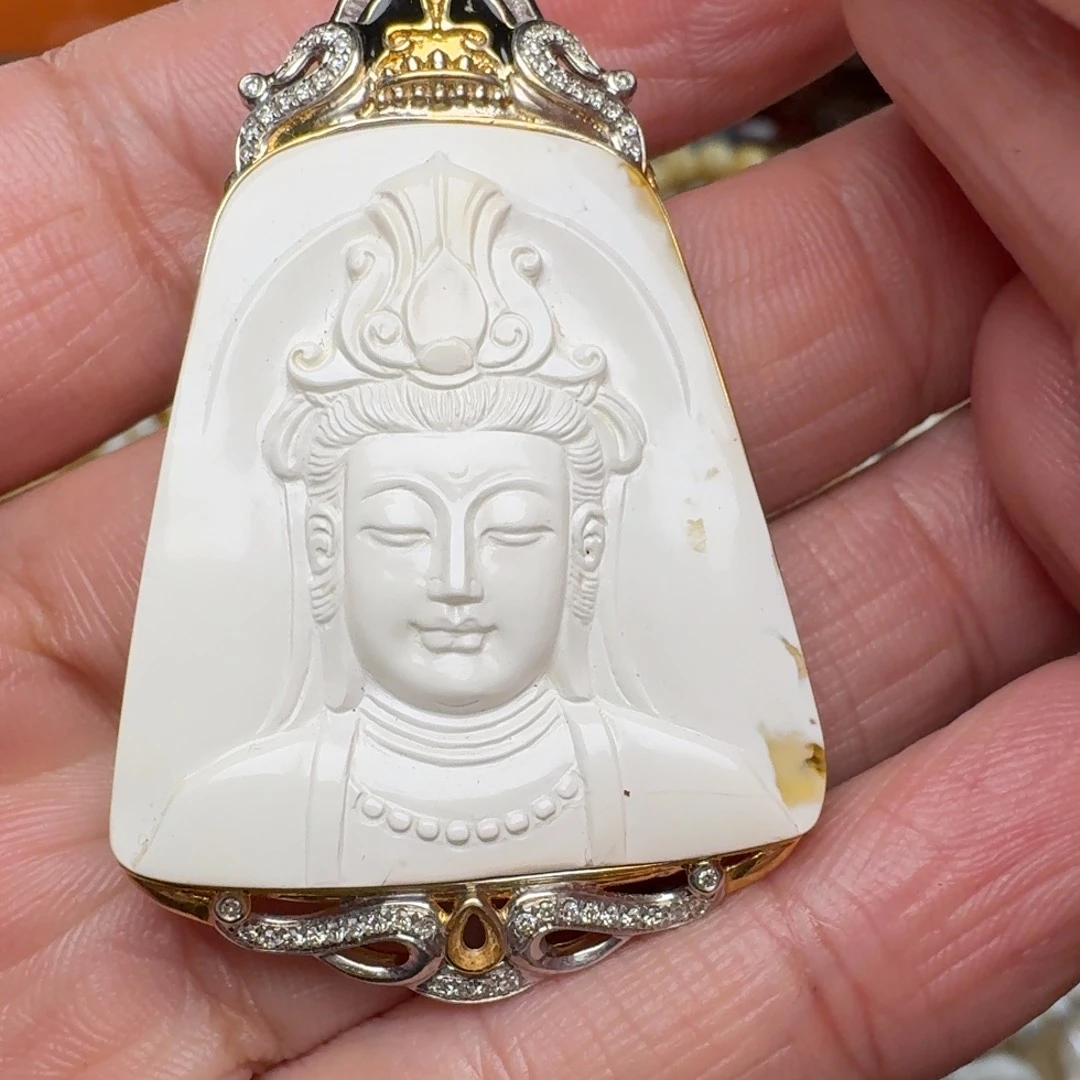 琥珀裸石18K金镶嵌白蜡吊坠