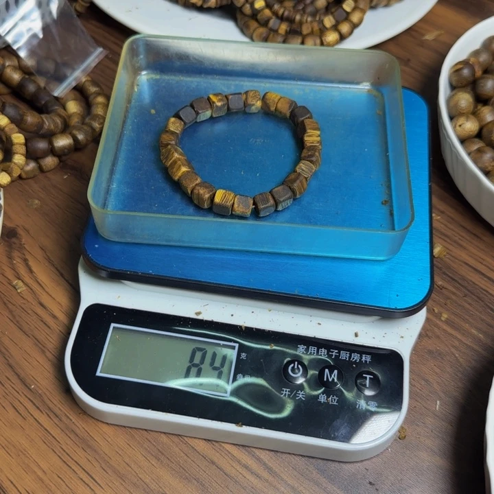小***飞珠串方糖珠，8.4克，0.8