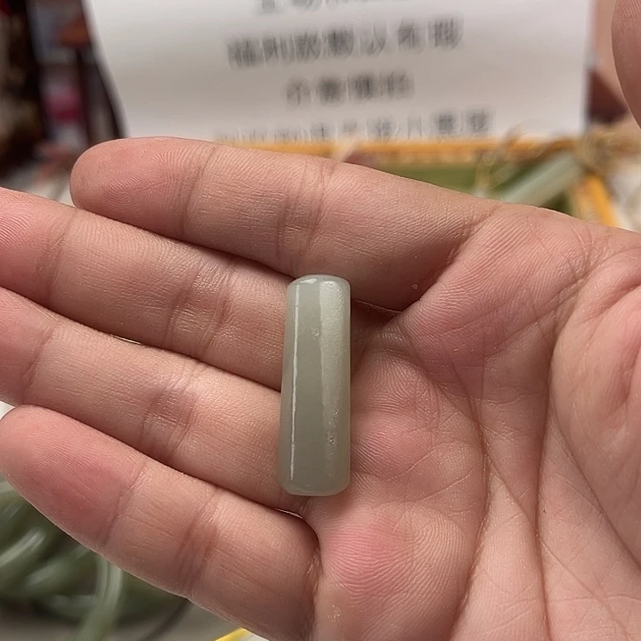 颈饰未镶嵌和田玉吊坠