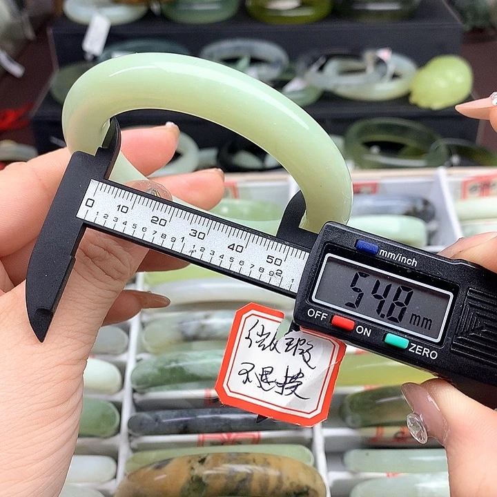 蛇纹石玉手镯未镶嵌826