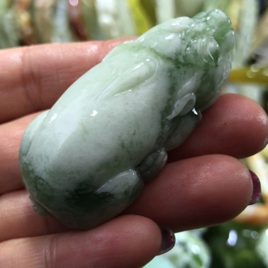 岫玉未镶嵌吊坠貔貅