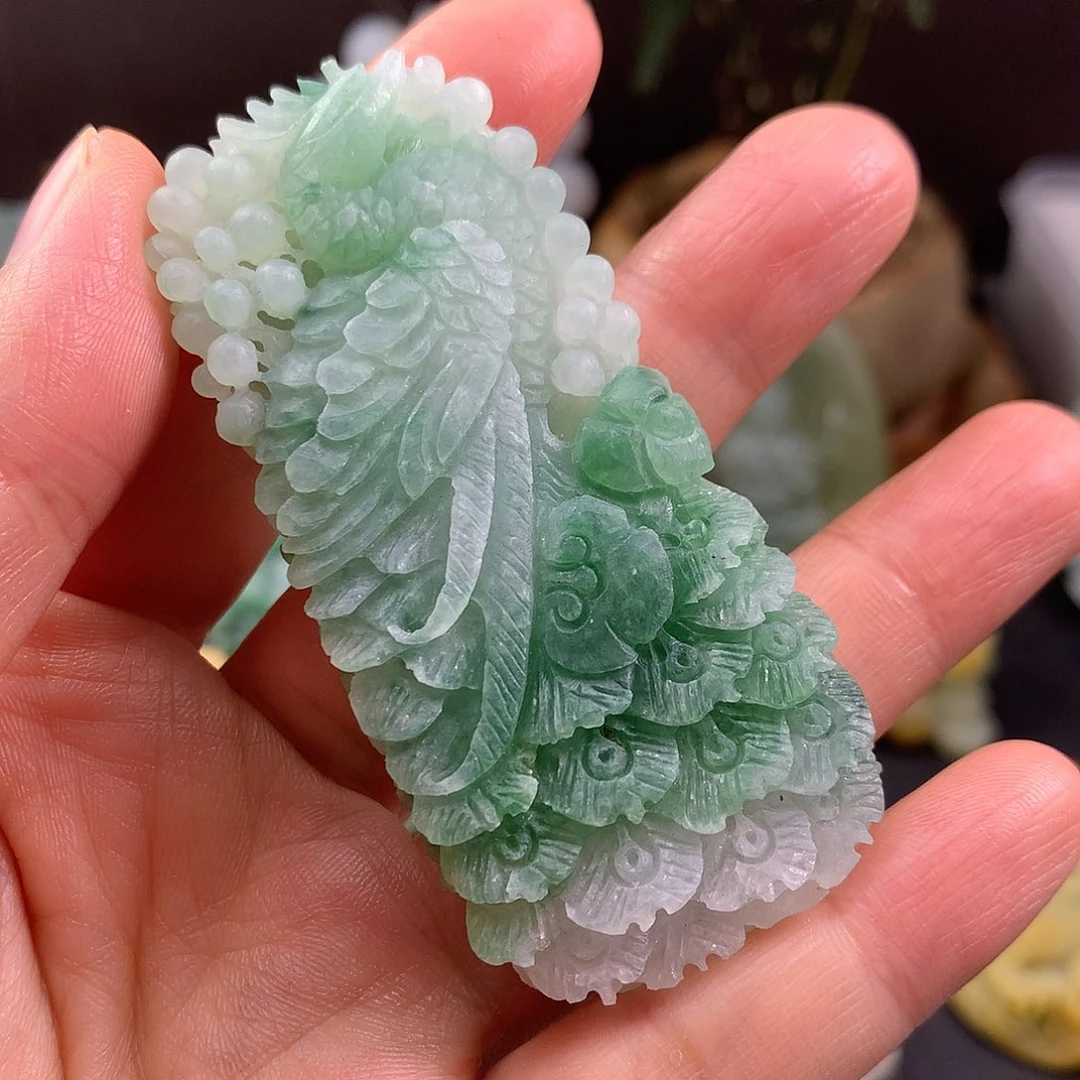 定制翡翠未镶嵌孔雀