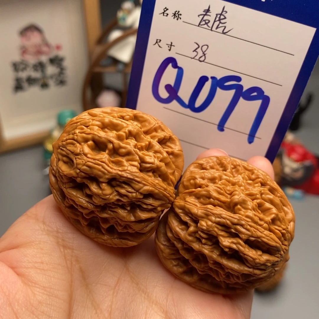 文玩核桃吊坠麦虎38