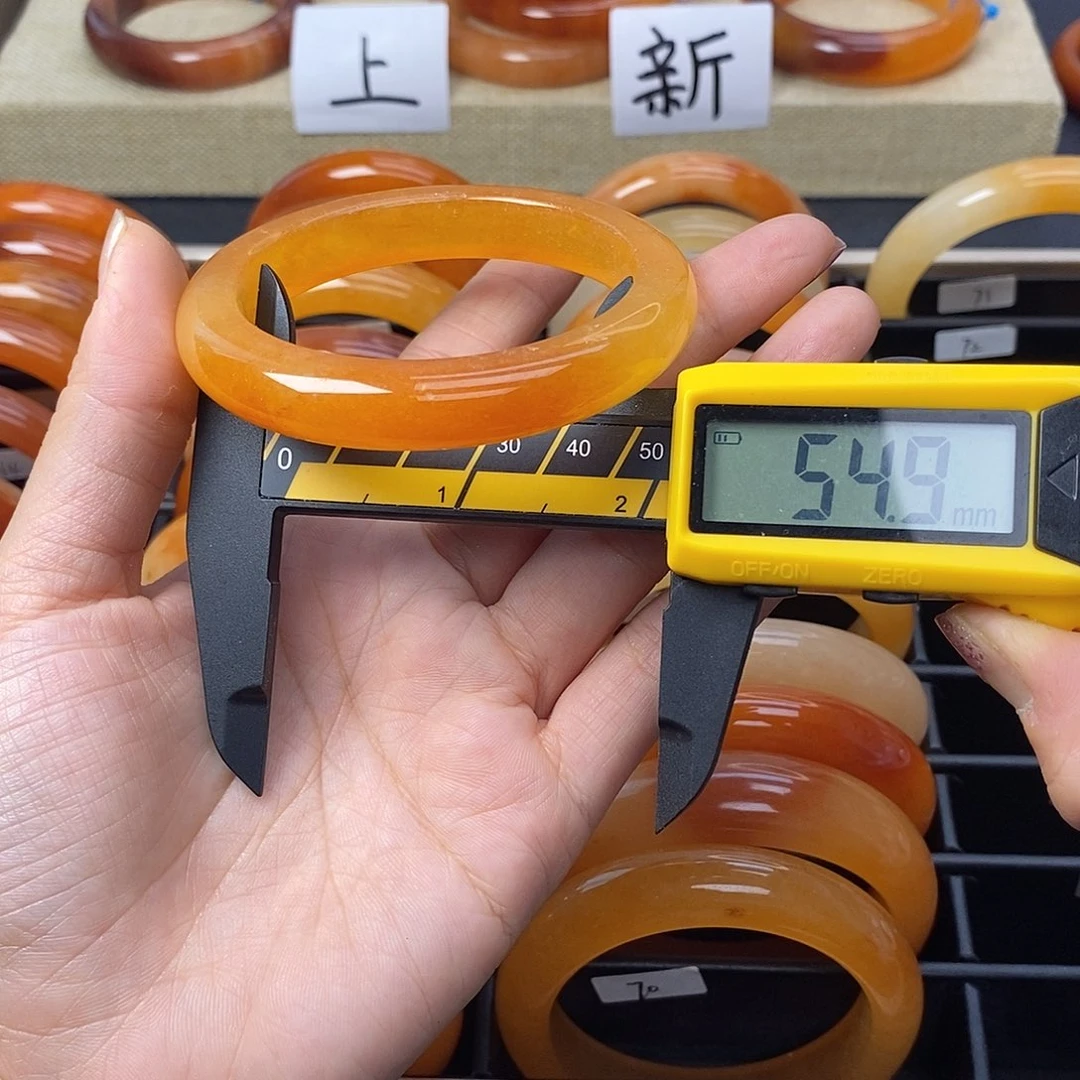 未镶嵌石英质玉（黄龙玉）手镯72号