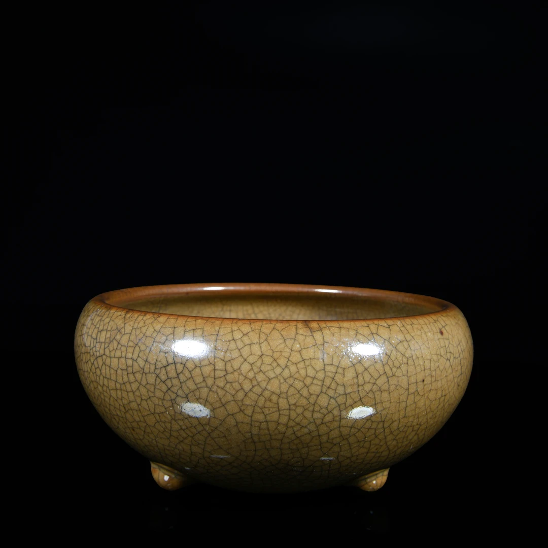 149.清乾隆 仿哥釉三足炉