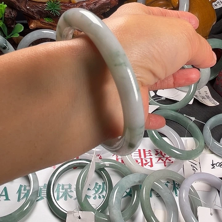翡翠未镶嵌手镯纯天然缅甸A货翡翠白底飘花美人条福利镯54