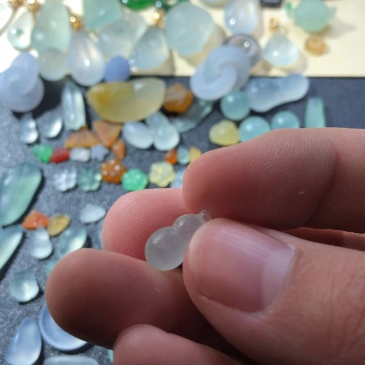 定制翡翠未镶嵌挂件