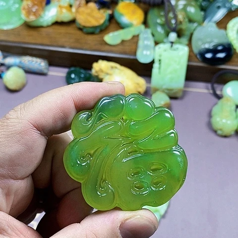 未镶嵌蛇纹石玉颈饰
